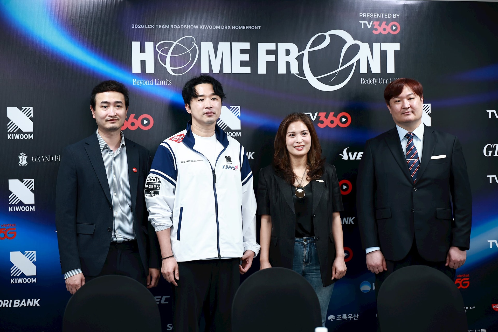 Hàng loạt ông lớn Esports Hàn Quốc đổ bộ Hà Nội, làm một việc khiến fan Liên Minh Huyền Thoại 'đứng ngồi không yên' - Ảnh 4