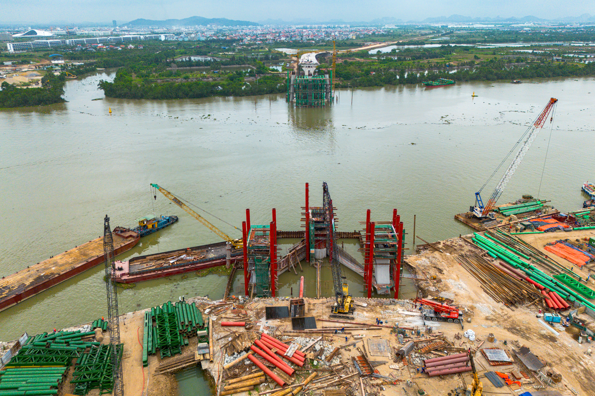 Toàn cảnh công trường cầu dây văng rộng nhất Hải Phòng: Tháp cao bằng tòa nhà 40 tầng, nằm sát vách dự án hơn 2 tỷ USD của Vingroup - Ảnh 7