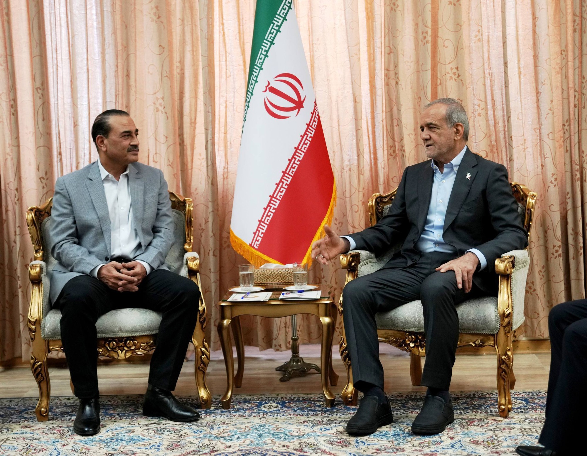 “Quả bóng” sang sân Mỹ: Iran chấp nhận bản ghi nhớ 14 điểm, ông Trump sẽ xuống nước hay tung đòn mới? - Ảnh 1