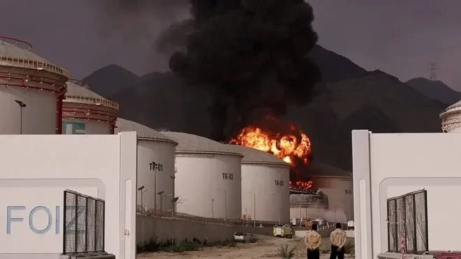 Một cột khói lớn bốc lên từ nhà máy điện hạt nhân ở UAE, giá dầu thế giới lập tức tăng mạnh: Vượt ngưỡng 110 USD, lập đỉnh sau 2 tuần - Ảnh 1