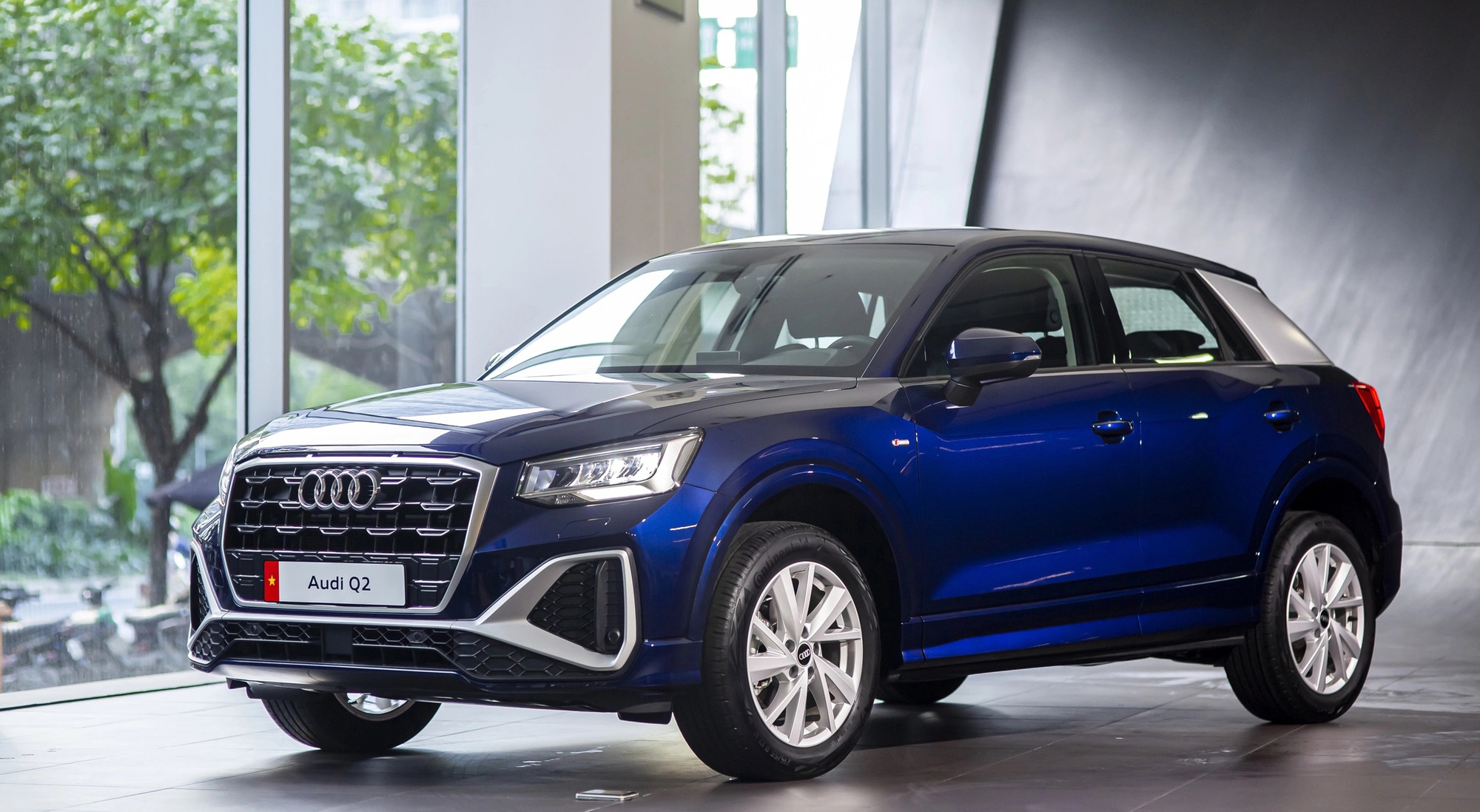 Loạt xe Audi giảm giá, nhiều nhất 300 triệu đồng tại Việt Nam: Q2 rẻ nhất còn hơn 1,46 tỷ, Q6 e-tron mới nhất cũng được giảm sâu - Ảnh 5