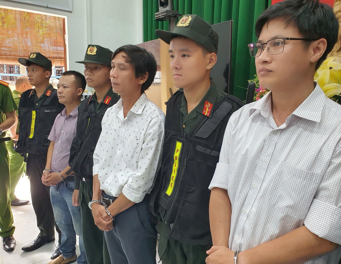 Khởi tố Giám đốc, viên chức Ban Quản lý rừng; Giám đốc, Phó Giám đốc, chủ sở hữu doanh nghiệp - Ảnh 2