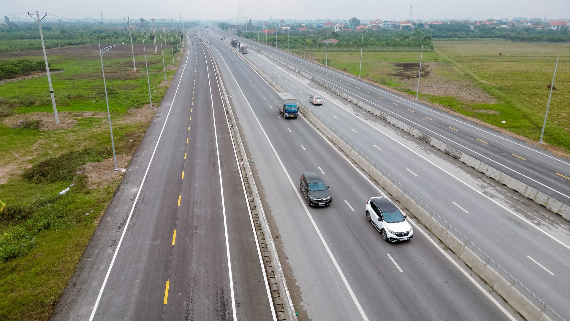 Việt Nam có một tuyến đường rộng kỷ lục 14 làn xe, kết nối 2 cao tốc trị giá 2,4 tỷ USD - Ảnh 4