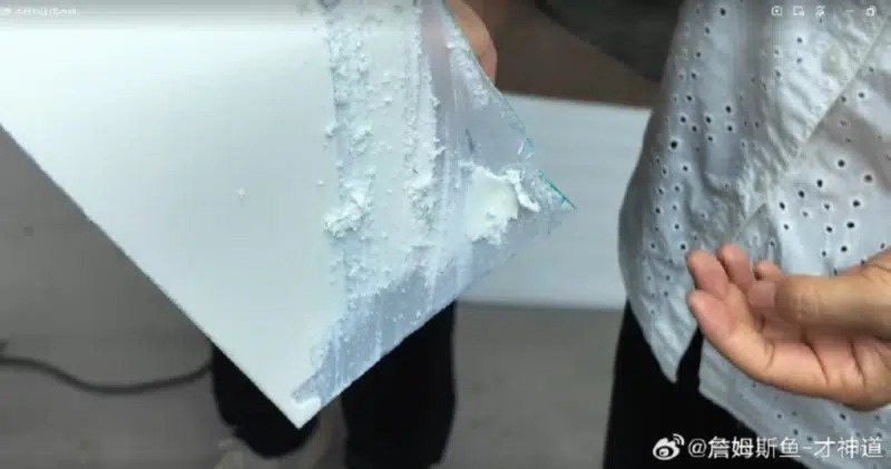 Công nghệ pin 'đỉnh nóc kịch trần' của BYD gây nghi vấn về độ an toàn: Một nhóm người quyết định dùng cưa điện, máy mài đập phá suốt 8 tiếng để tìm câu trả lời - Ảnh 10