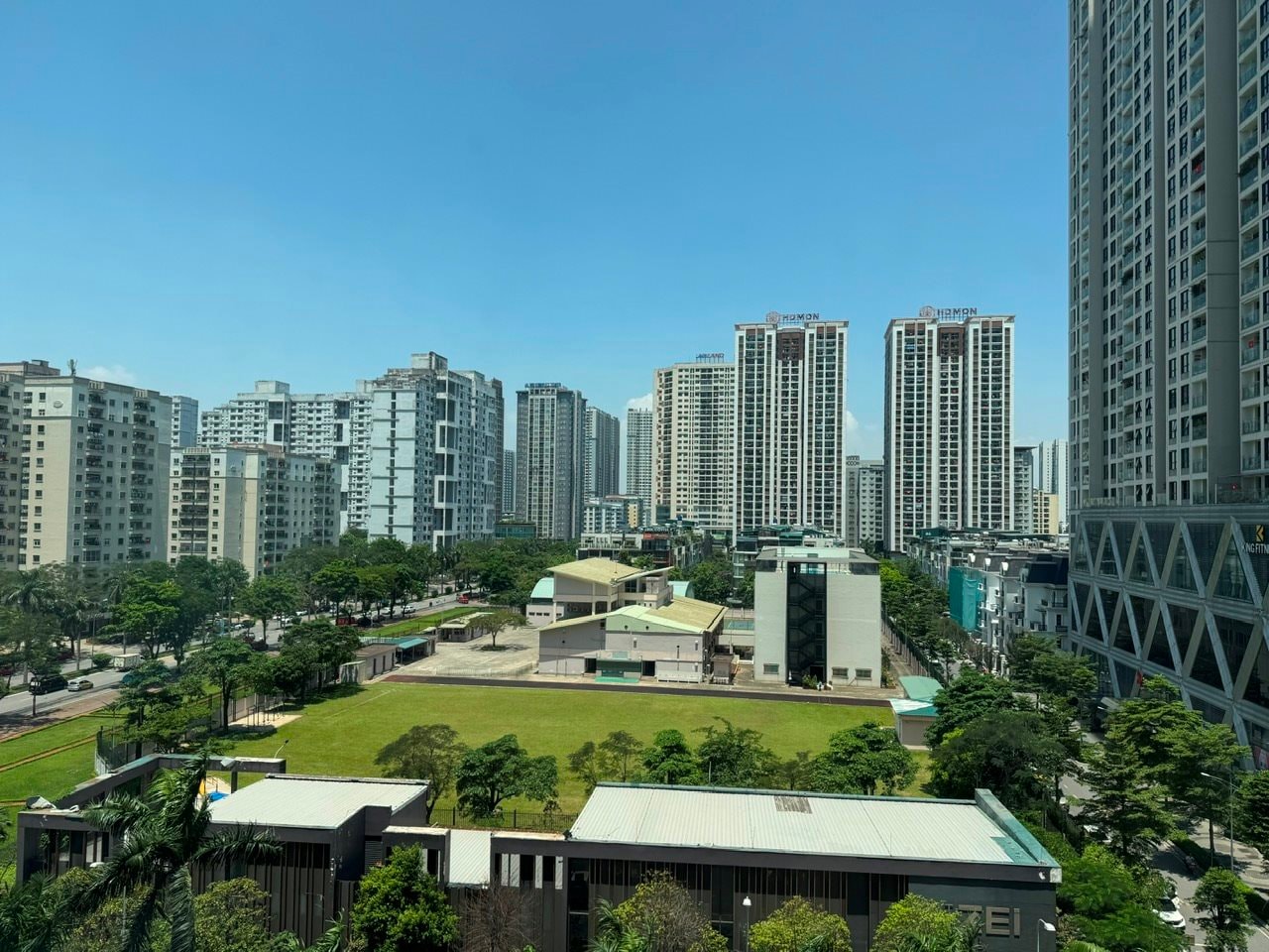 Thị trường chung cư Hà Nội hạ nhiệt, giá căn hộ đồng loạt giảm - Ảnh 1