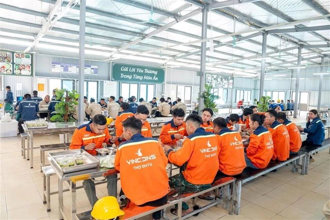 Nóng: Vingroup tuyển dụng 20.000 lao động giai đoạn 1 cho dự án lớn nhất Việt Nam - Ảnh 1
