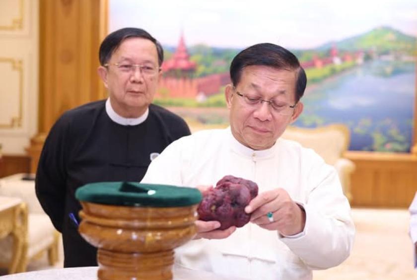 Phát hiện viên ruby khổng lồ 11.000 carat, chính phủ, quân đội 1 quốc gia Đông Nam Á lập tức trực tiếp kiểm tra - Ảnh 2