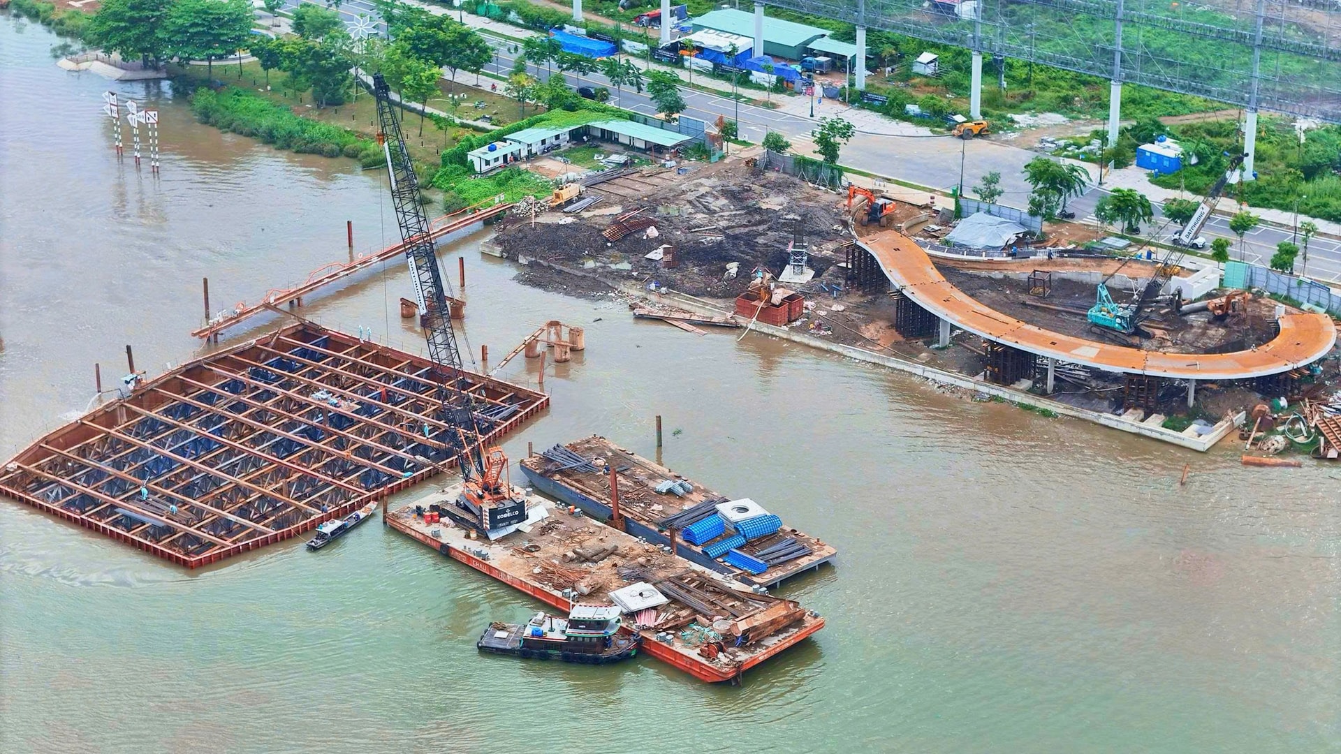 “Lá dừa nước” khổng lồ gần 1.000 tỷ đồng dần hiện ra giữa sông Sài Gòn, dự kiến đưa vào sử dụng dịp Quốc Khánh 2/9 - Ảnh 3