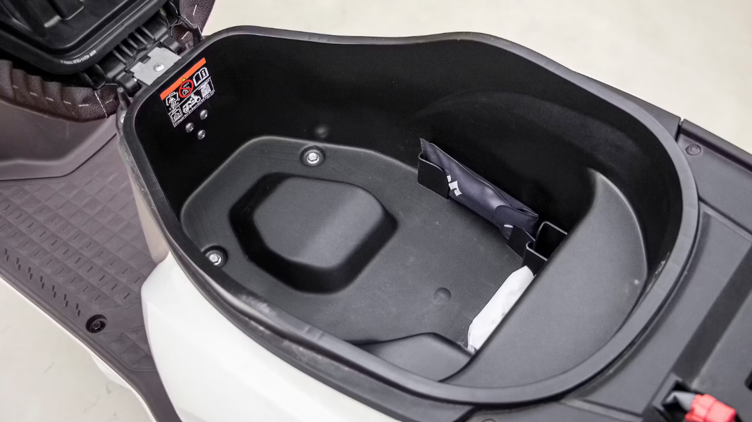 Xe tay ga mới của Suzuki: đẹp ngang ngửa Honda LEAD và Vision mà giá chỉ 26 triệu đồng - Ảnh 7