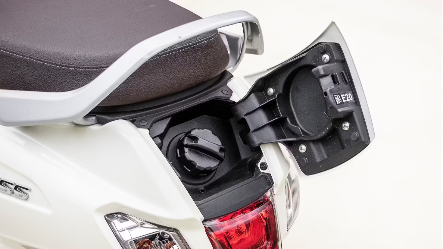 Xe tay ga mới của Suzuki: đẹp ngang ngửa Honda LEAD và Vision mà giá chỉ 26 triệu đồng - Ảnh 4