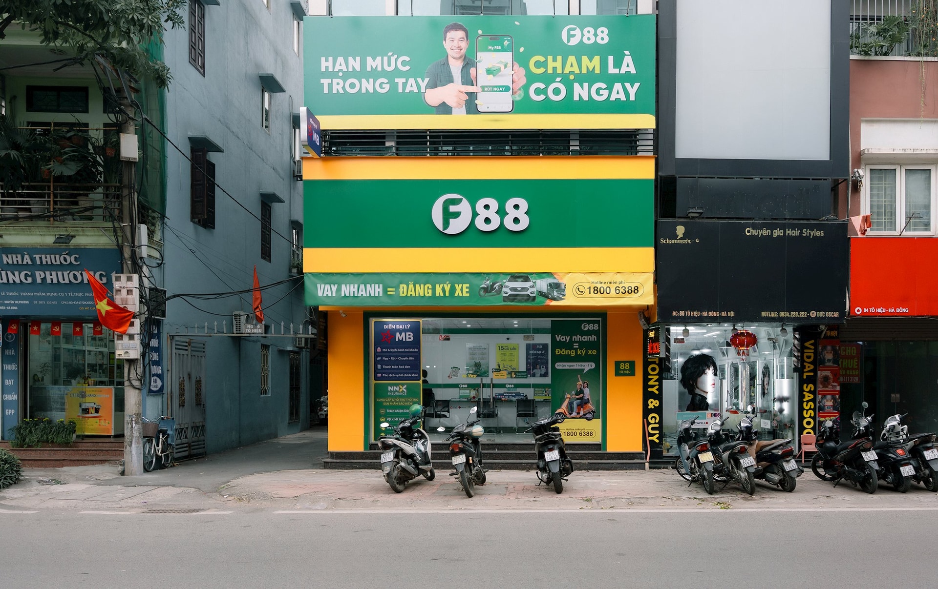 'Cơn sóng thần' từ VinFast khiến trùm cầm đồ 468.975 xe máy phải thay đổi, vua xe sang xoay trục, đại gia xăng dầu gấp rút mở trạm sạc - Ảnh 1