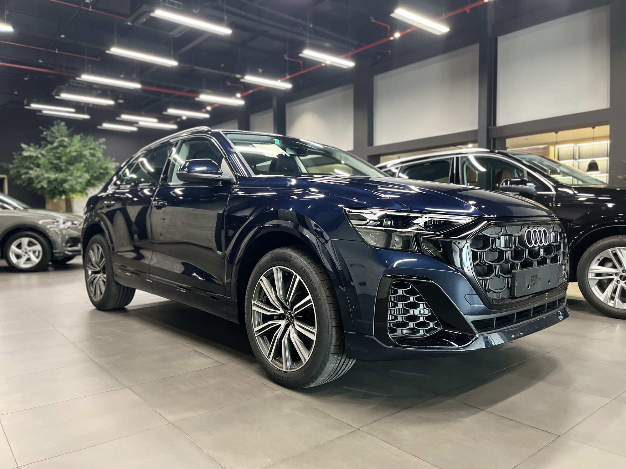 Loạt xe Audi giảm giá, nhiều nhất 300 triệu đồng tại Việt Nam: Q2 rẻ nhất còn hơn 1,46 tỷ, Q6 e-tron mới nhất cũng được giảm sâu - Ảnh 2
