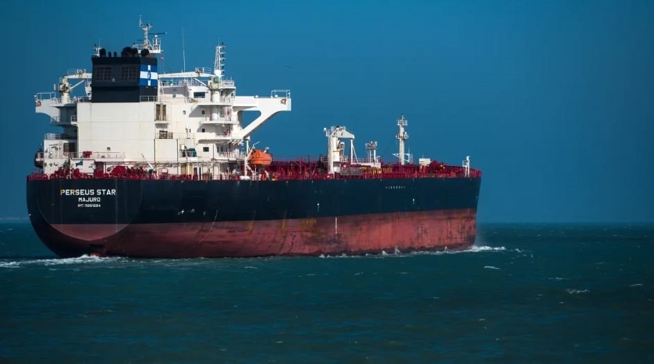 Eo biển Hormuz đóng băng, một địa điểm bất ngờ nhộn nhịp chưa từng có: 240 tàu chở dầu cập cảng chỉ trong 1 tháng, cả châu Á đổ xô đến mua hàng - Ảnh 1