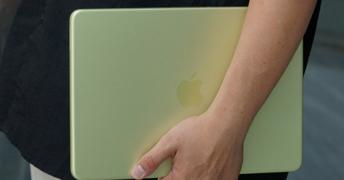 Chiếc MacBook rẻ nhất lịch sử bất ngờ giảm giá tại Việt Nam, đang "cháy hàng" diện rộng