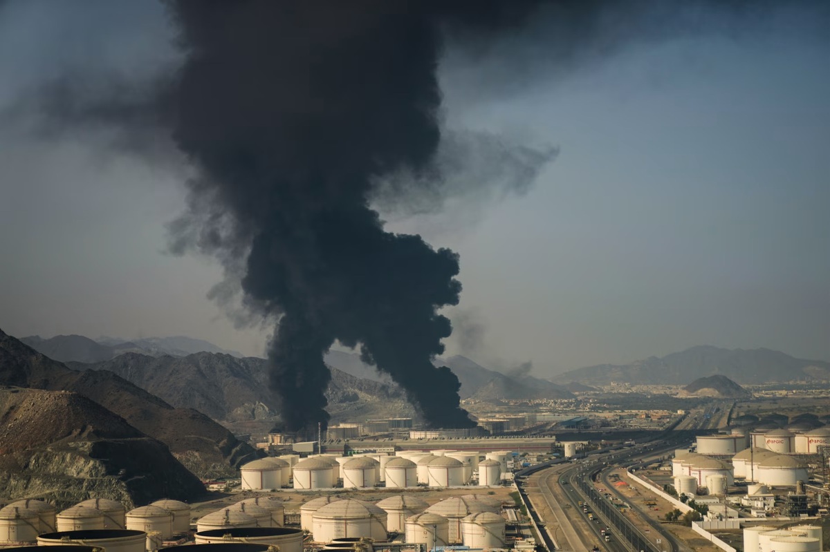 'Cú sốc OPEC' của UAE báo hiệu trật tự địa chính trị mới tại Trung Đông