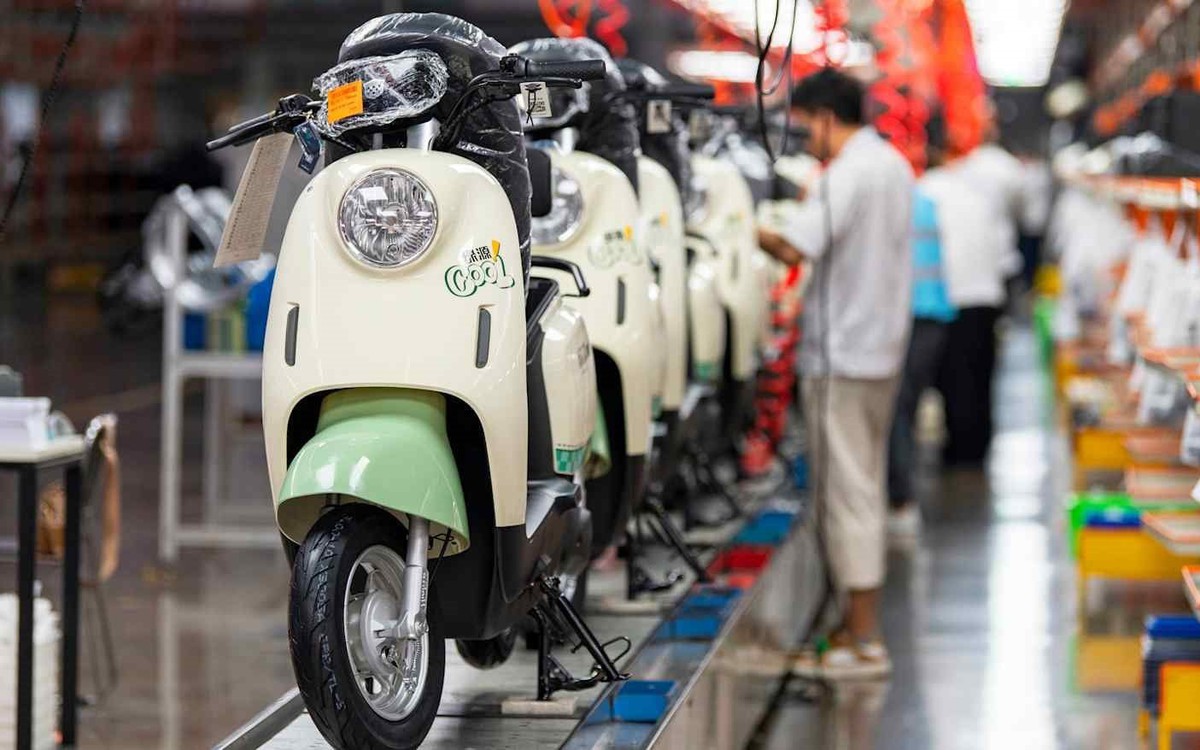 'Thời tới cản không kịp', xe máy điện Trung Quốc ồ ạt đổ bộ vào thị trường hơn 700 triệu dân, có nơi cung không đủ cầu - đâu là nguyên nhân?