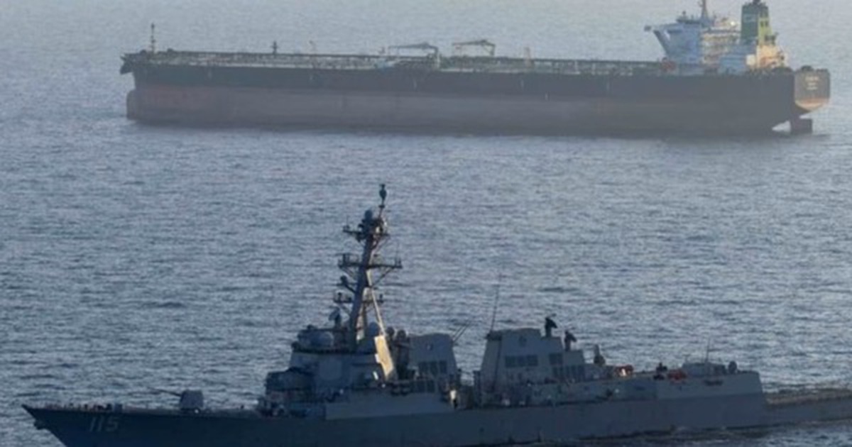 Iran dọa biến Hormuz thành "nghĩa địa tàu chiến Mỹ", siêu tàu dầu Iran thứ 2 vượt phong tỏa
