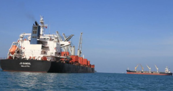Iran dọa biến Hormuz thành "nghĩa địa tàu chiến Mỹ", siêu tàu dầu Iran thứ 2 vượt phong tỏa - Ảnh 2