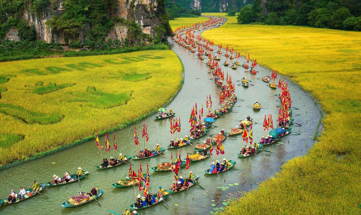 Ninh Bình đón lượng khách du lịch cao nhất trong dịp lễ Giỗ Tổ Hùng Vương và 30/4-1/5 nhưng nhưng 'quán quân' doanh thu lại thuộc về thành phố này