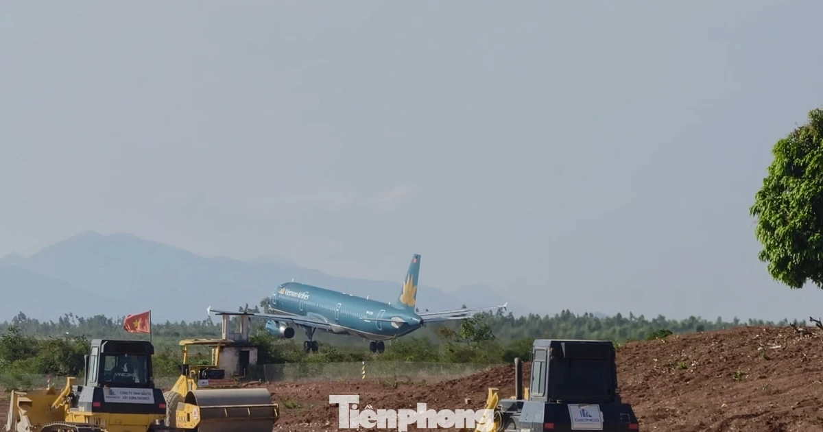 Đường băng sân bay Phù Cát hơn 3.200 tỷ thi công suốt ngày đêm