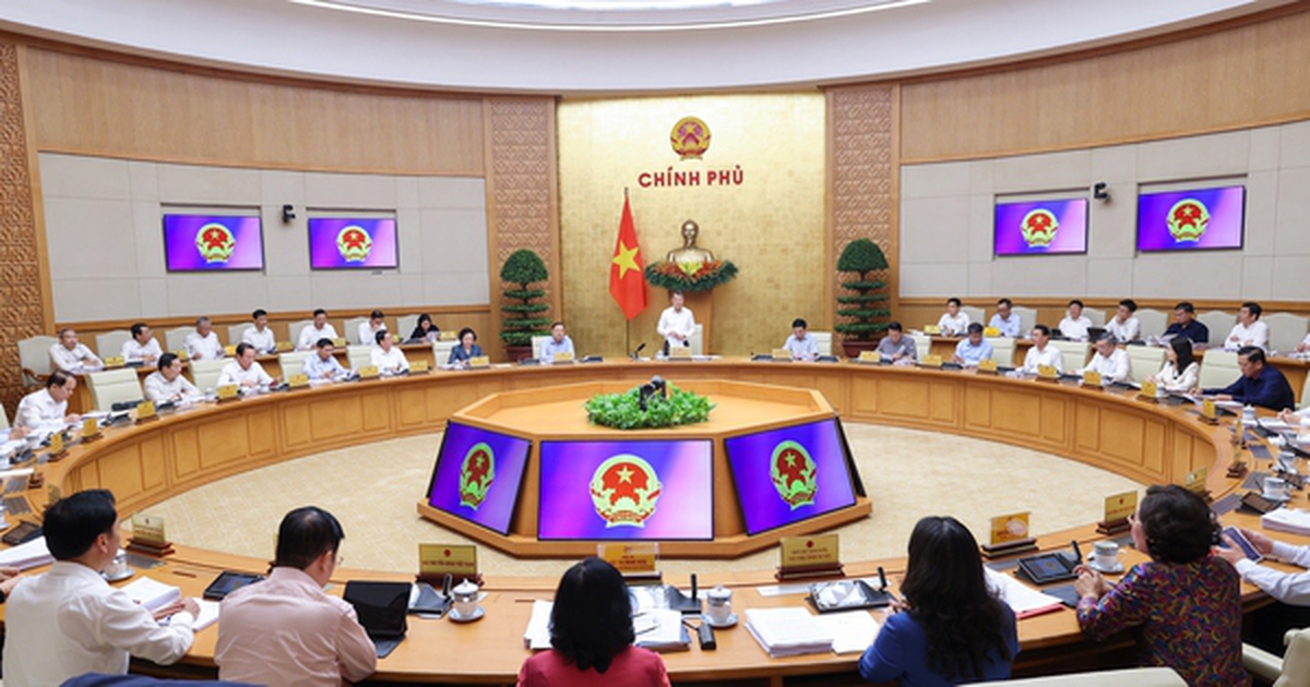 Thủ tướng Lê Minh Hưng chủ trì phiên họp thường kỳ đầu tiên của Chính phủ khóa XVI