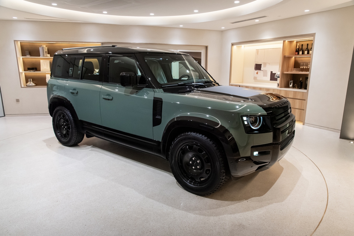 Cận cảnh Defender Trophy Edition đầu tiên tại Việt Nam: Giá gần 7,5 tỷ, nhiều trang bị off-road ‘tận răng’ phục vụ đi đua