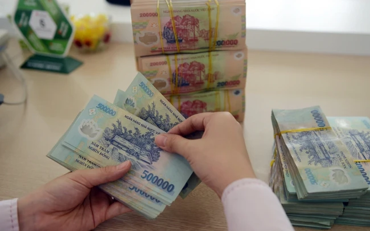 Bộ Tài chính thông tin việc không cấm trả lương trên 5 triệu bằng tiền mặt