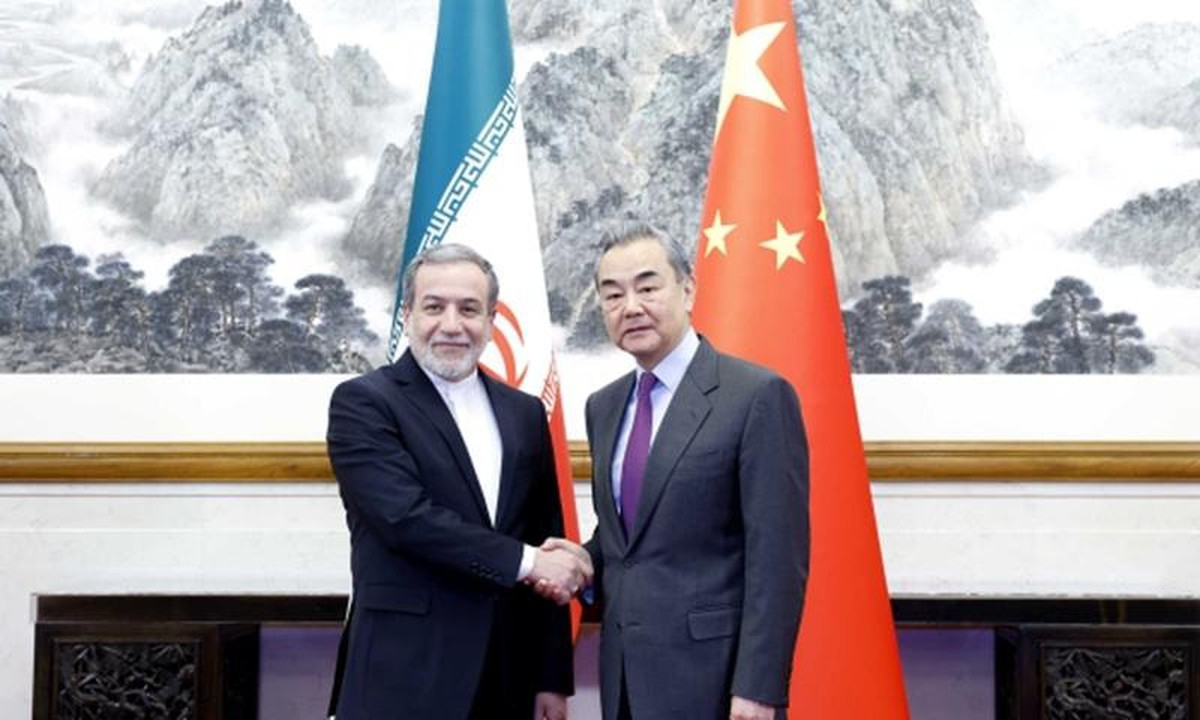 Trung Quốc bất ngờ gặp Ngoại trưởng Iran ngay trước chuyến công du của ông Trump: Bắc Kinh toan tính điều gì?