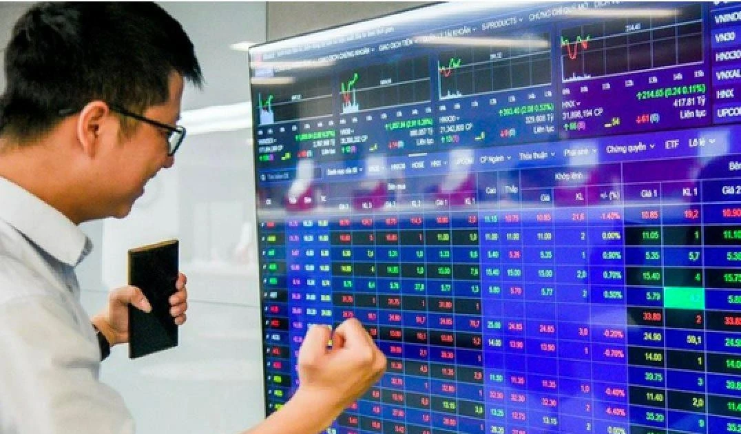 Khách hàng rút ròng 82.000 tỷ tiền gửi tại một ngân hàng - Ảnh 4
