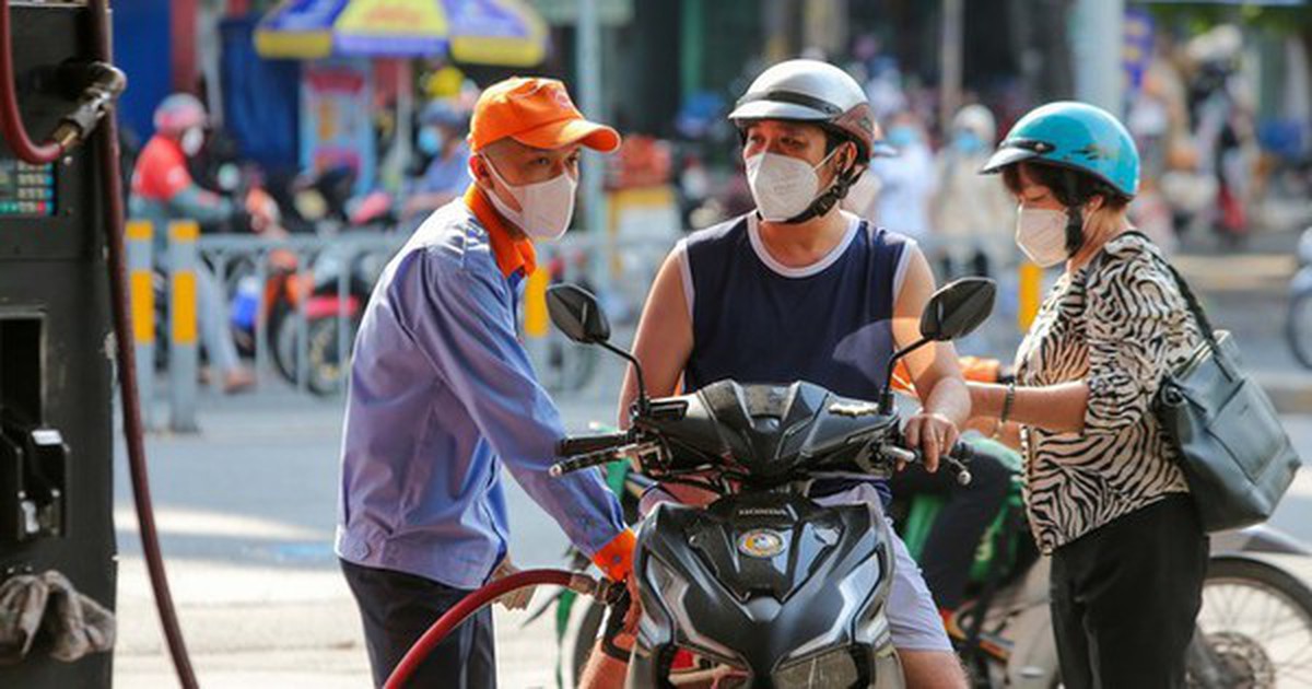 Dầu diesel giảm gần 700 đồng/lít