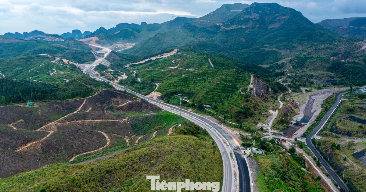 Trên công trường dự án hơn 1.800 tỷ đồng 'phá núi mở đường' của Quảng Ninh