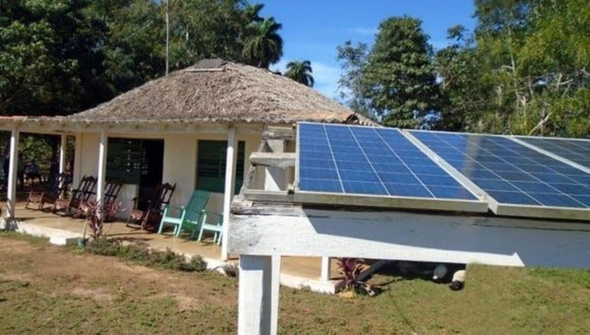 Giữa vòng kiềm toả năng lượng của Mỹ, Cuba nhận món quà quý từ nước cạnh Việt Nam