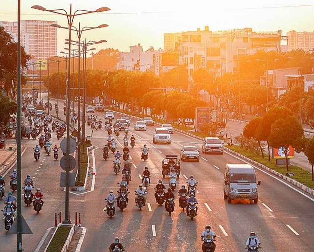 Việt Nam sở hữu một đại lộ nội đô rộng bậc nhất: Quy mô tới 12 làn xe, được ví đẹp như châu Âu, hàng loạt dự án bất động sản mọc dọc hai bên