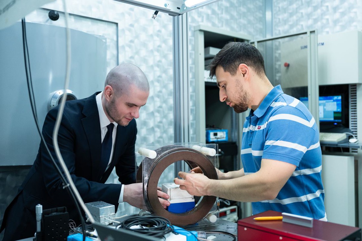 Nga phát minh công thức tạo ra vật liệu khiến thế giới kinh ngạc: Mỏng hơn tóc, bền hơn thép