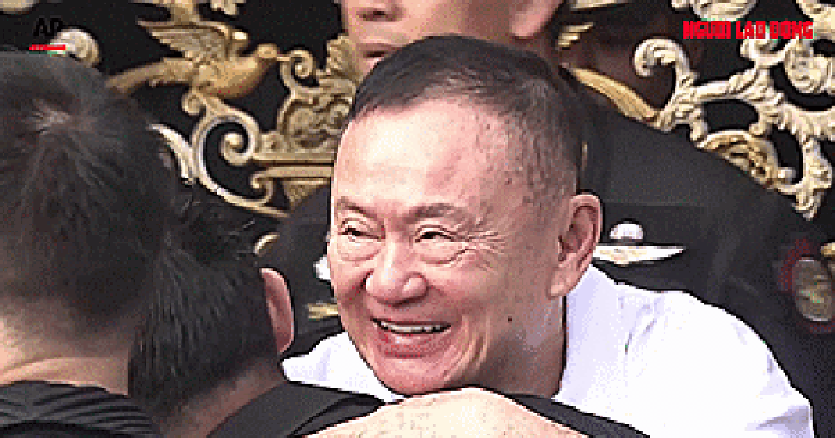 Cựu Thủ tướng Thaksin Shinawatra được ra tù trước thời hạn