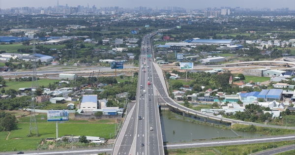 Cận cảnh toàn tuyến đường cao tốc nối TP Đồng Nai với TPHCM trước ngày thông xe - Ảnh 14