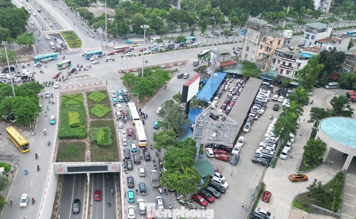 Hà Nội xây 4 'siêu' bãi xe kết hợp trạm sạc quy mô lớn, phục vụ hạn chế xe xăng vào nội đô