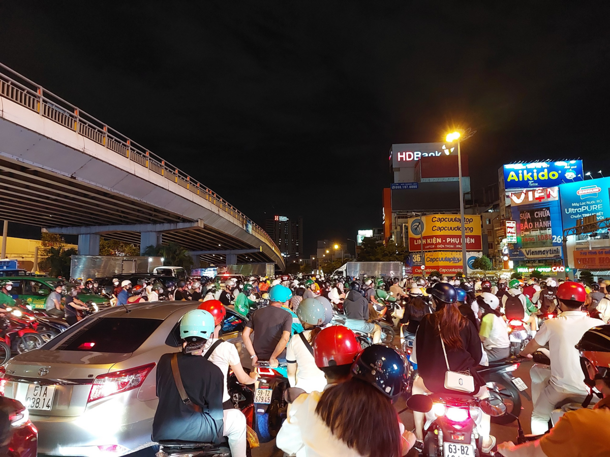 TP.HCM tăng tốc giải bài toán kẹt xe ở ngã tư Hàng Xanh