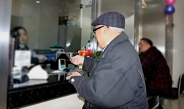 Thông tin mới về du thuyền chở 1.700 người mắc kẹt vì nghi bùng phát dịch bệnh Norovirus - Ảnh 2