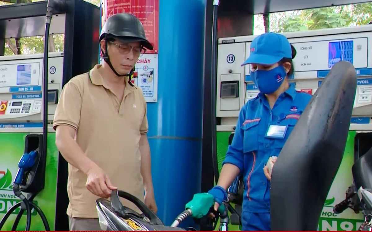 Điều gì xảy ra khi lần đầu tiên đổ xăng E10 cho xe máy?