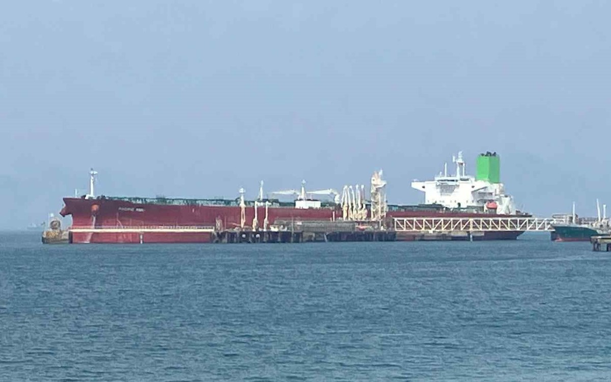 Dầu Mỹ quá đắt, nền kinh tế 4.500 tỷ USD 'quay lại' với dầu Trung Đông nhưng chọn cách vận chuyển 'độc lạ' chưa từng thấy