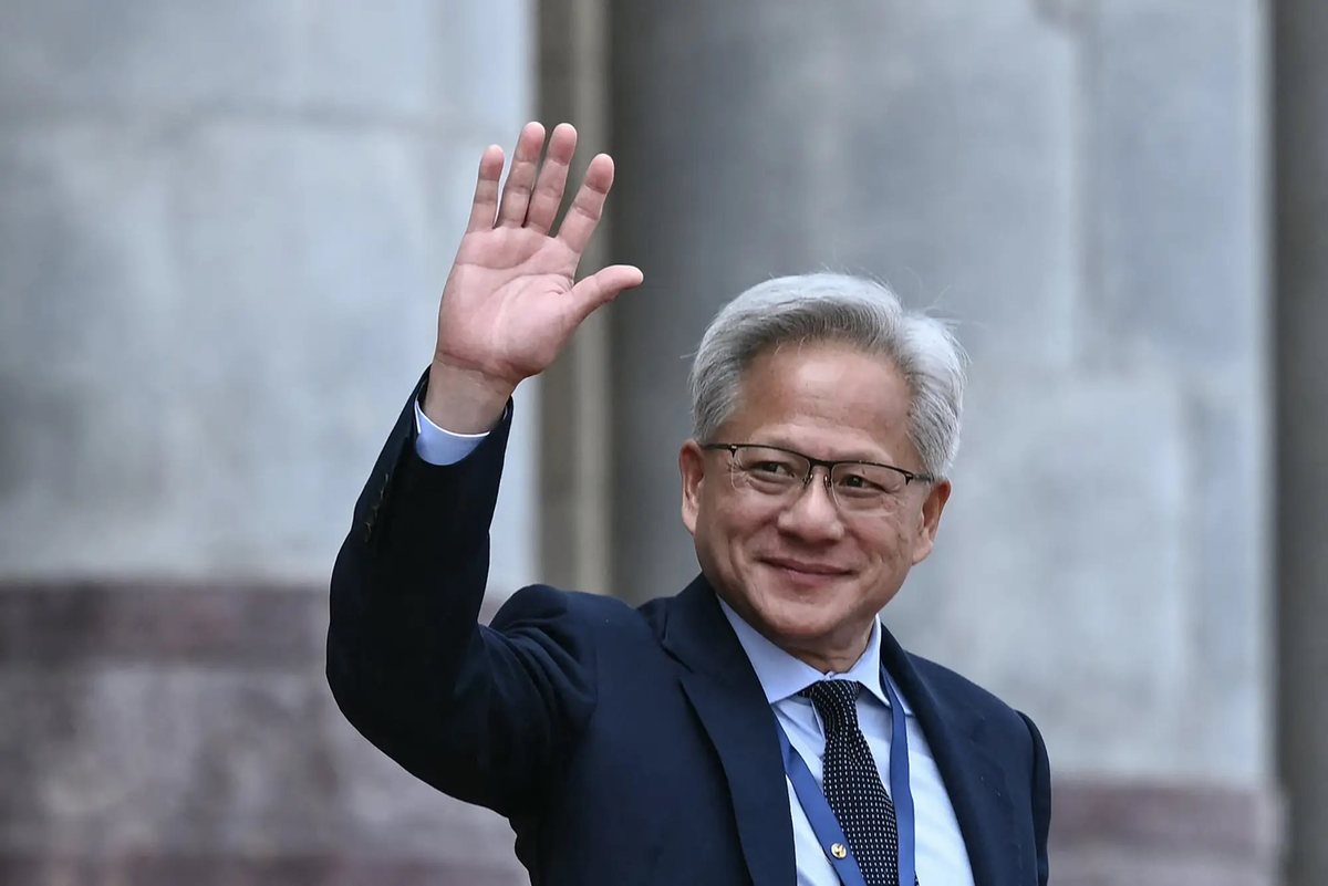 Đến Trung Quốc cùng ông Trump, CEO Nvidia Jensen Huang không quên làm một điều y hệt hồi thăm Việt Nam