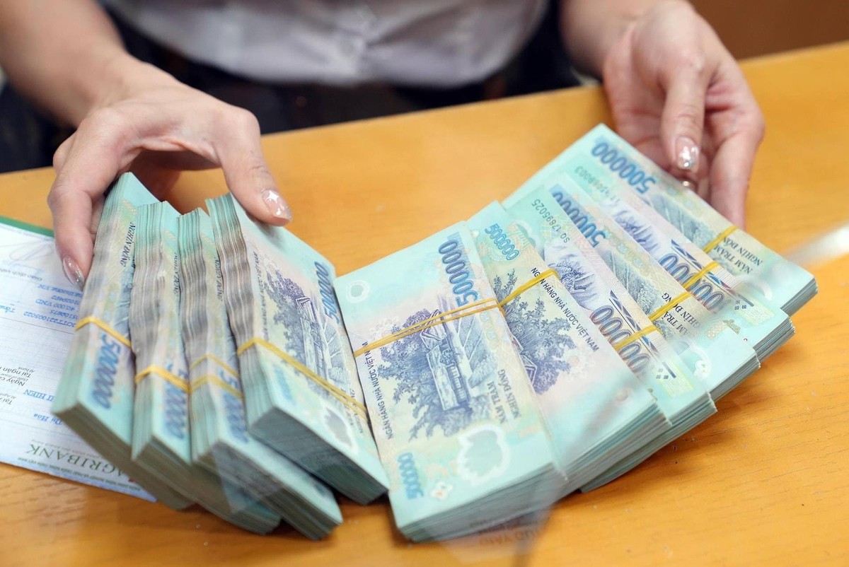Bảng lương mới nhất của công chức khi tăng lương cơ sở lên 2,53 triệu đồng/tháng từ 1/7: Vị trí nào sẽ nhận được hơn 25 triệu đồng/tháng?