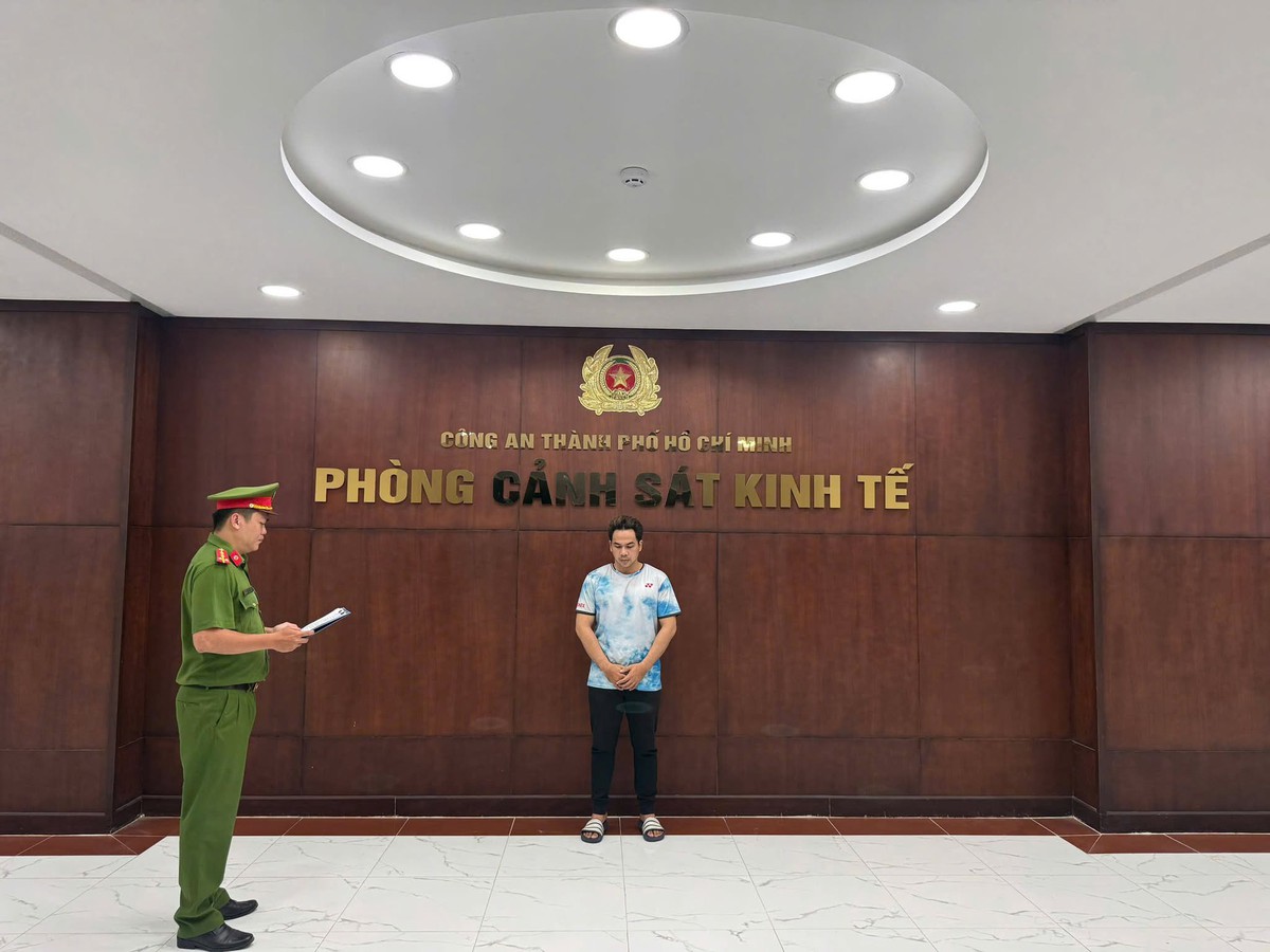 TP.HCM: Khởi tố ông chủ chuỗi K.W Sneaker, thu hơn 1.400 đôi giày giả nhãn hiệu Nike, Adidas, New Balance, Onitsuka Tiger gần 3,4 tỷ đồng