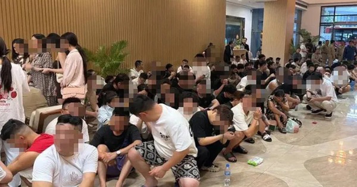 Đột kích hai tòa nhà liên quan tới tỷ phú, công an thu giữ hơn 900 thiết bị điện tử, tạm giam 'hàng trăm cán bộ online'