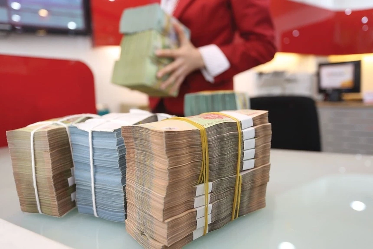 Lãi suất trái phiếu tăng vọt, vì sao ngân hàng hạn hẹp vốn cho vay?
