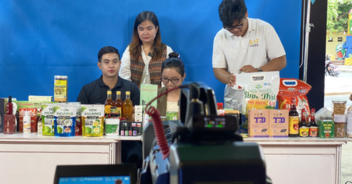Chợ mạng vô tư tăng phí, ai kiểm soát?