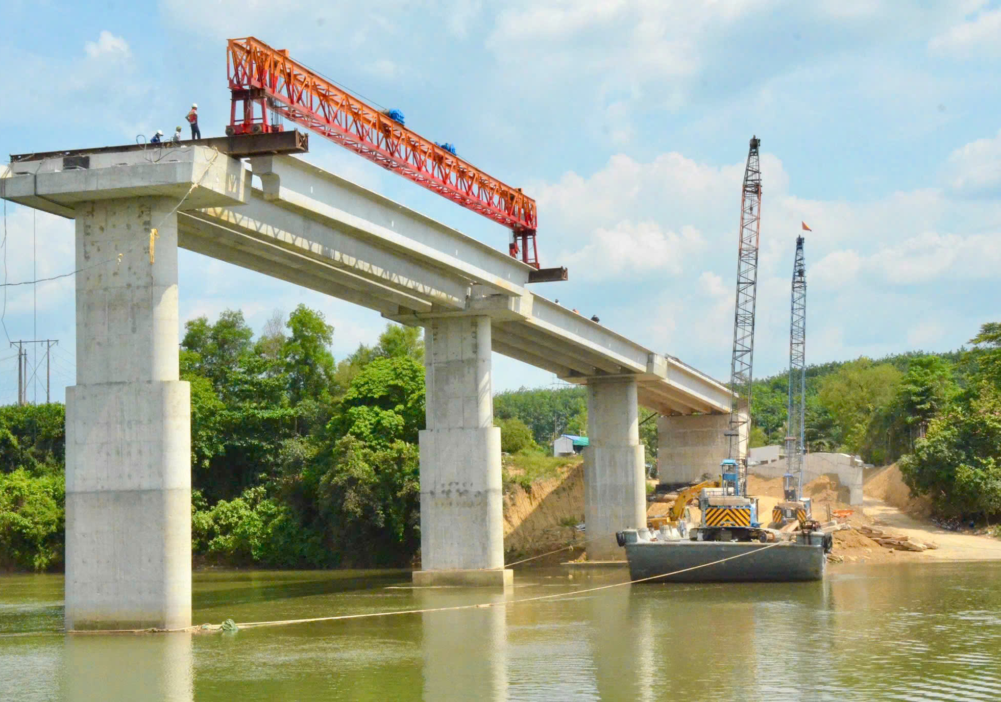 Cận cảnh cây cầu bắc qua sông Đồng Nai kết nối với TPHCM - Ảnh 5