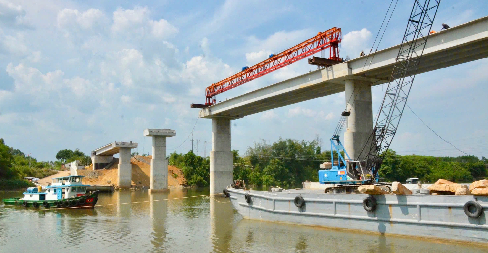 Cận cảnh cây cầu bắc qua sông Đồng Nai kết nối với TPHCM - Ảnh 7