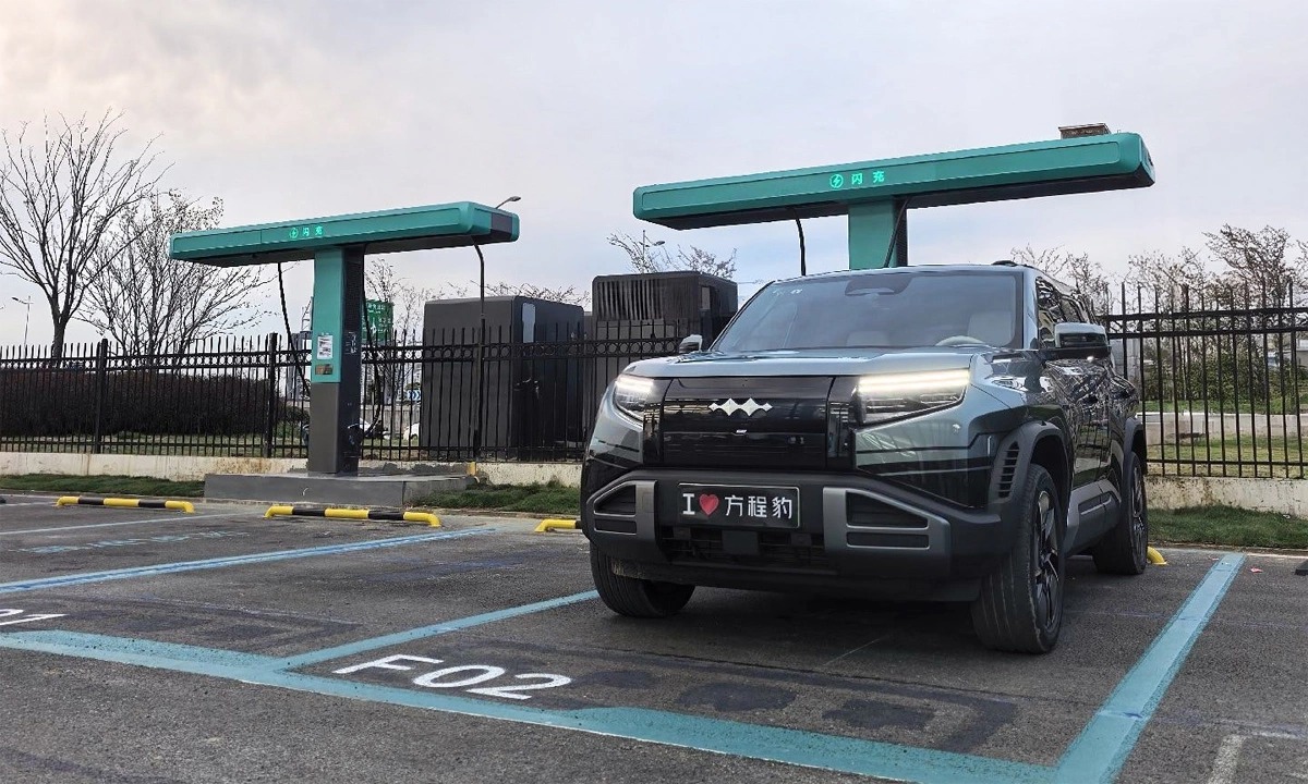 Hãng xe Trung Quốc đang bán tại Việt Nam đã làm một điều 'không tưởng': Mang xe điện ra giữa sa mạc để cắm sạc, kết quả thu về đầy bất ngờ - Ảnh 4